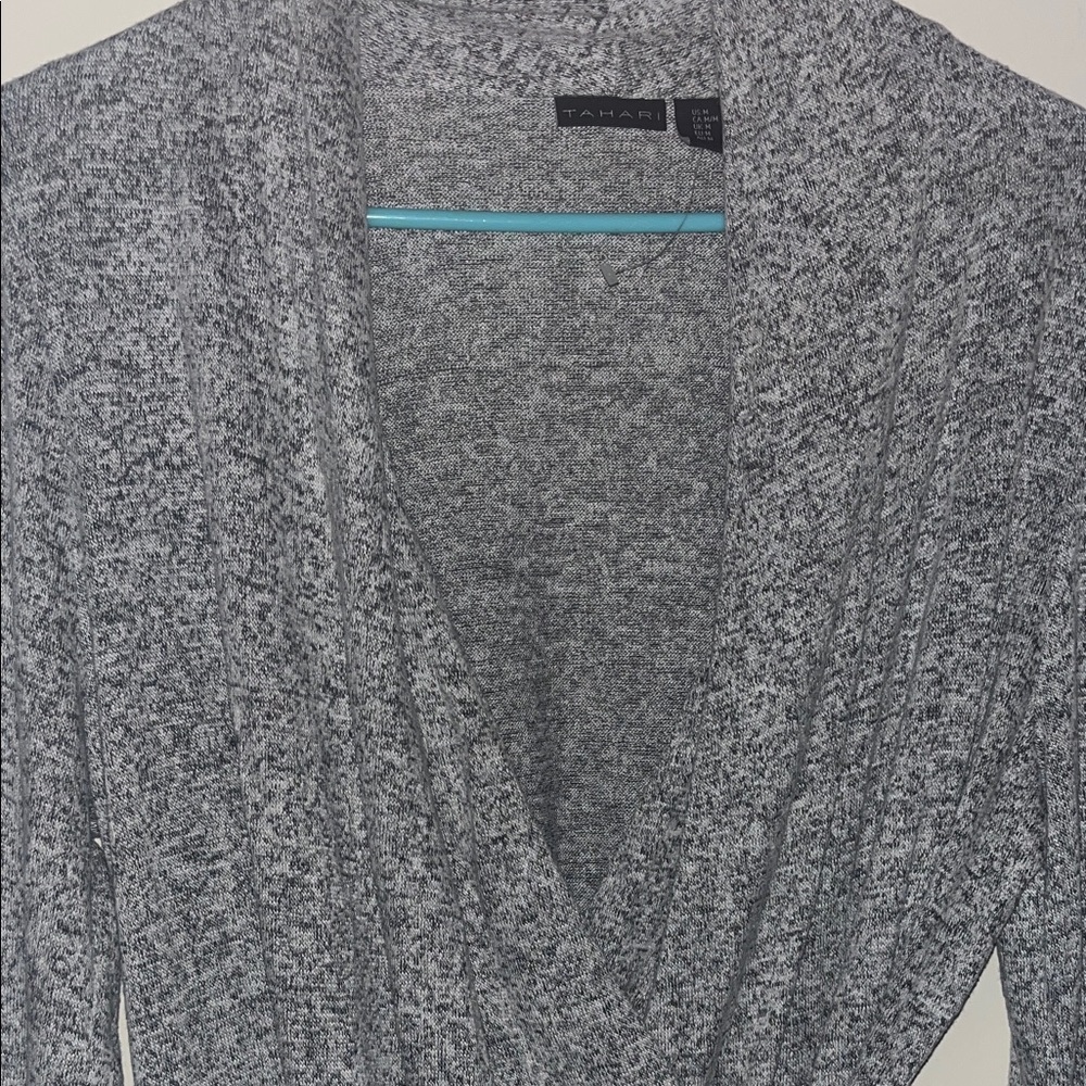 Tahari Gray Heather V-Neck Ribbed Knit Sweater